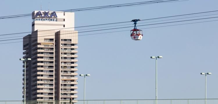 Gondel ber der Zoobrcke mit AXA Hochhaus