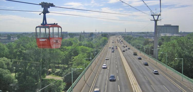 Rote Gondel ber der Zoobrcke