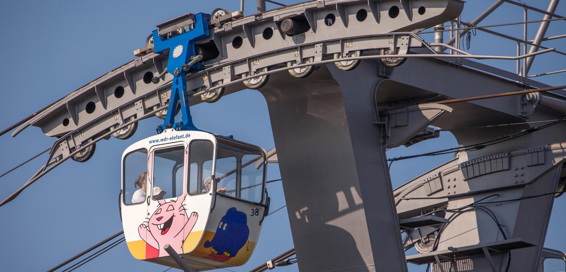 Seilbahn-Gondel an einer Sttze